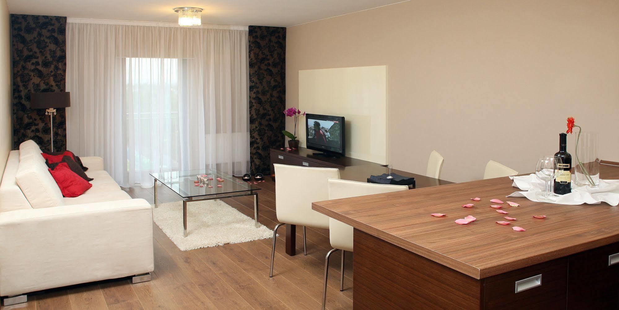 Golden Fish Apartmany Xia Plzeň Exterior foto